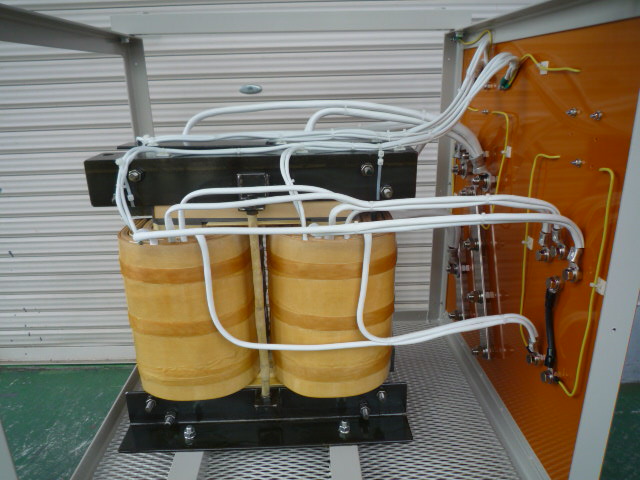 耐雷変圧器の内部配線